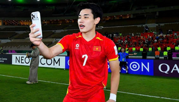 Đình Bắc tri ân đồng đội sau khoảnh khắc sinh tử trước Hàn Quốc